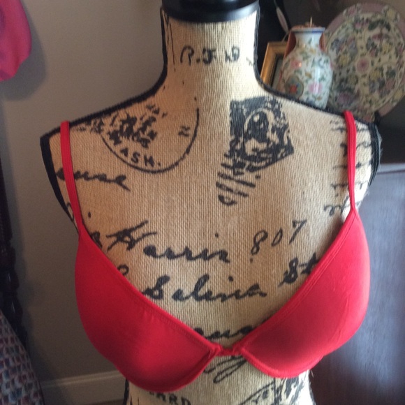 Red bra - Picture 2 of 4